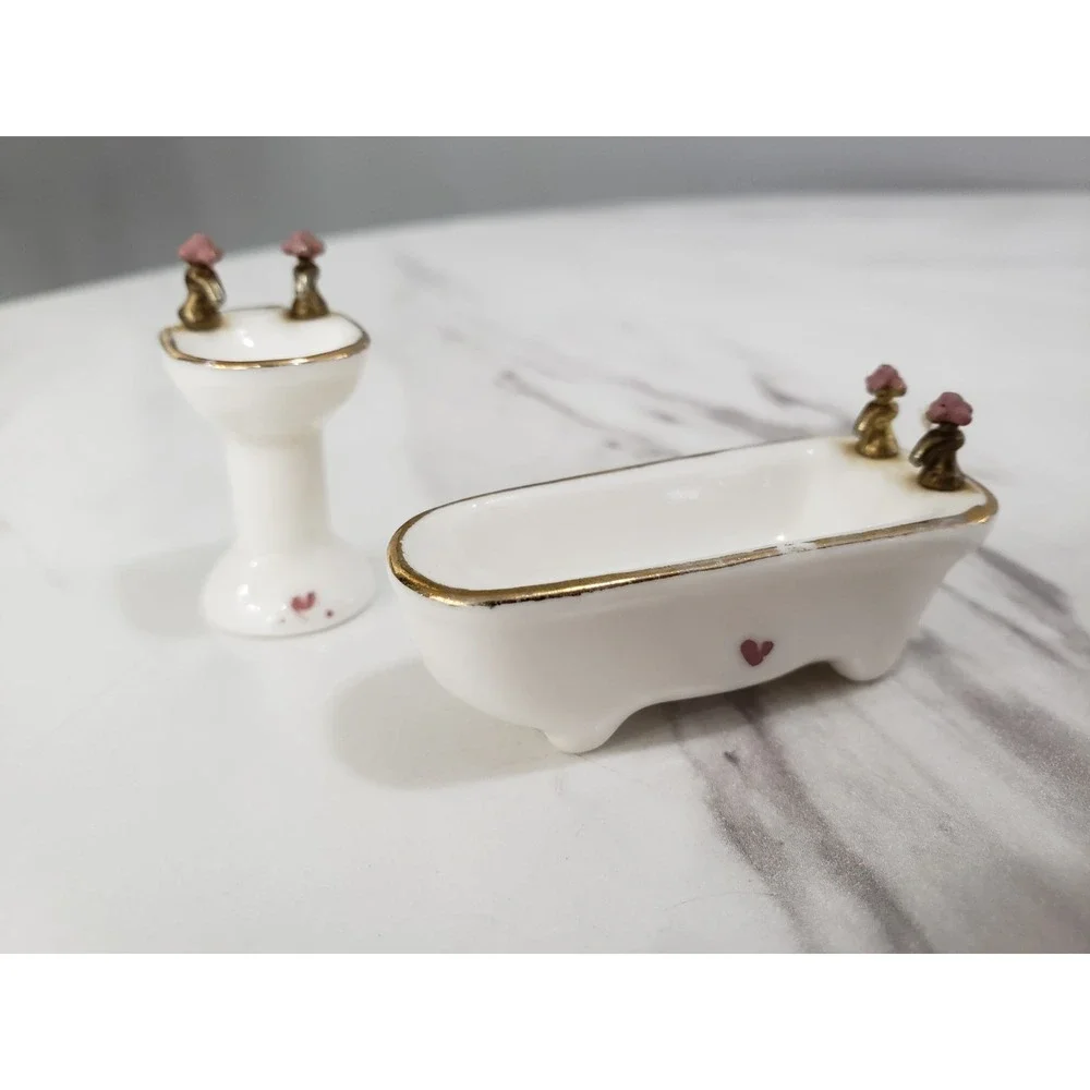 Vintage Doll House Miniature‎ PORCELAIN BATH TUB AND SINK HEARTS